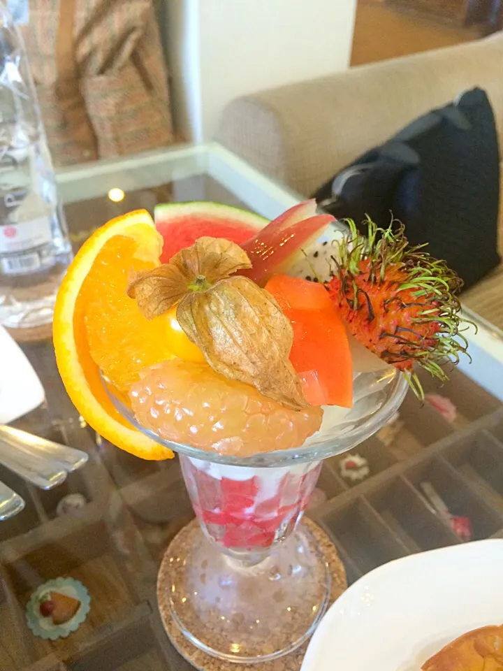 ไอศกรีมผลไม้รวม/mixed fruit parfait|SaSaさん