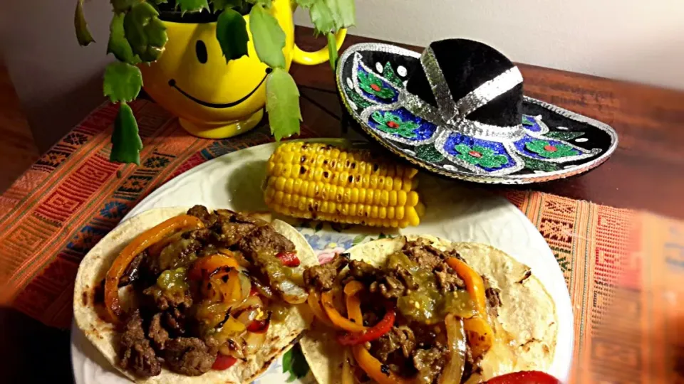 Happy Cinco de Mayo! Steak fajita and grilled corn|Jiraphon Gさん