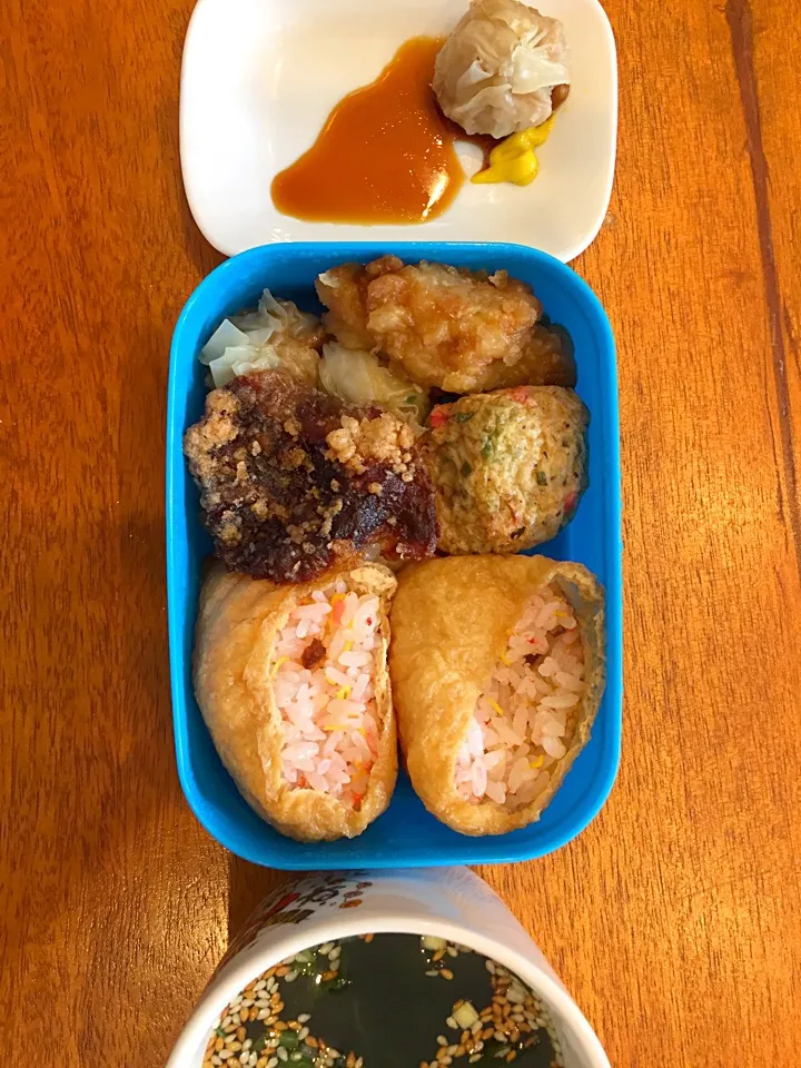 Snapdishの料理写真:お弁当 
蟹のおいなりさん
小田原の蛸天
海老しゅうまい
札幌のザンギ|Noriyuki Saitoさん