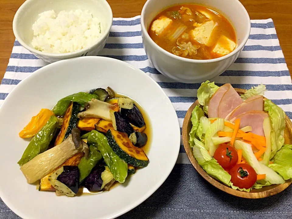 Snapdishの料理写真:豚肉と白菜のスンドゥブ、カボチャ&ししとう&ナス&エリンギの揚げ浸し、ロースハム&セロリ&人参のサラダ|jackybeanさん