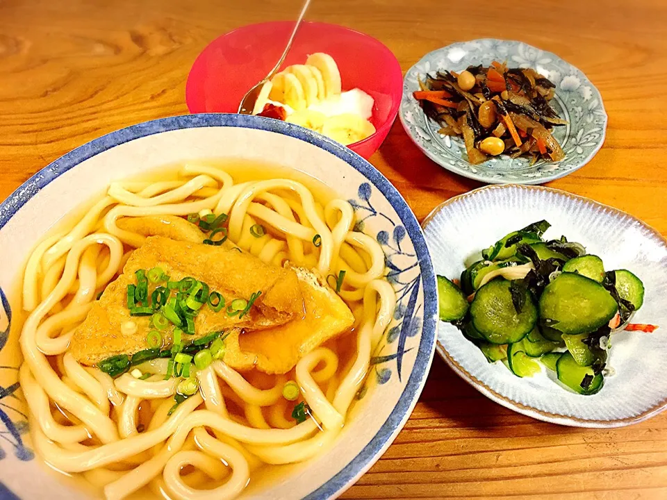 きつねうどん、きゅうりの酢の物、ひじき|pepiさん