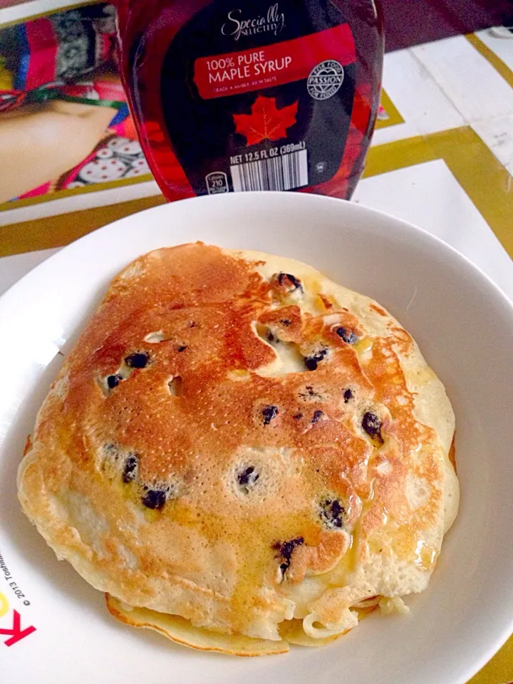 Blueberries pancakes with maple syrup|Emmaさん