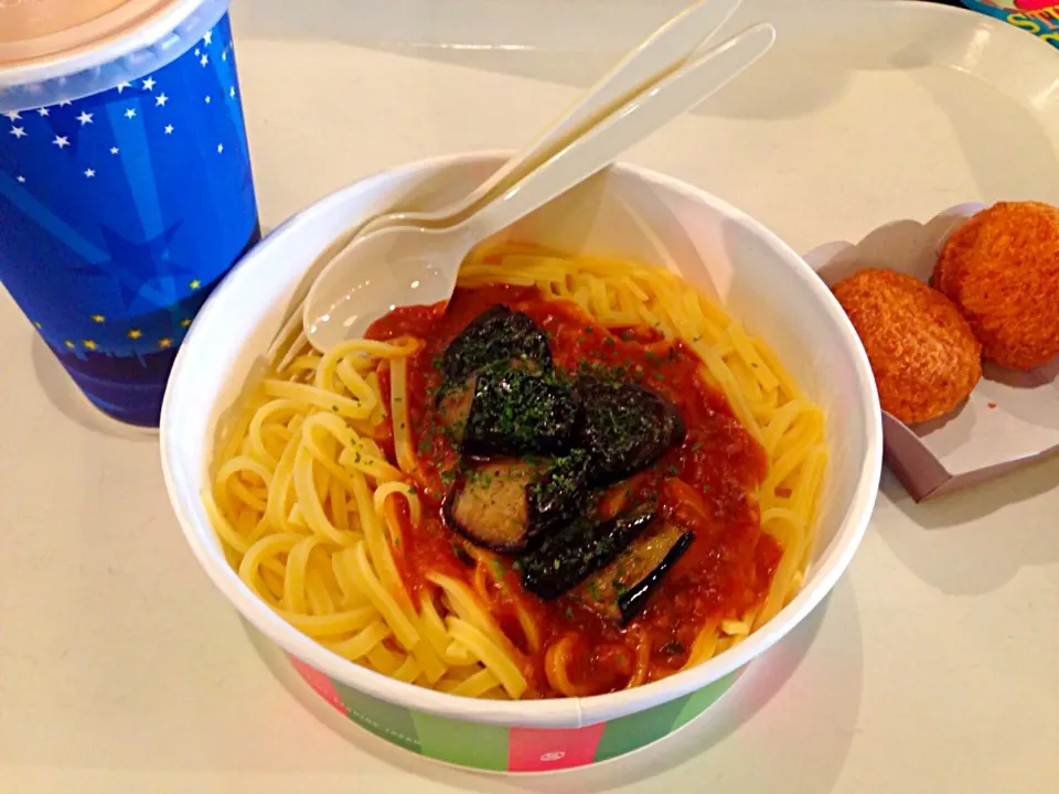 茄子とミートソーススパゲッティとライスコロッケ|チカさん