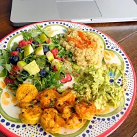 Spicy lime shrimp with yellow Quinoa and avocado with baby arugula topped with pear, blueberry & ginger dressing|agnesjakes27@gmail.comさん