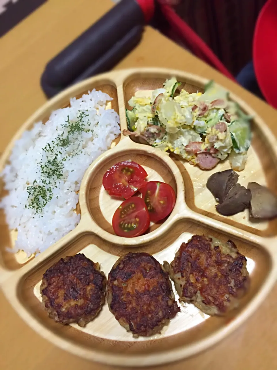 さな飯 (ご飯 ハンバーグ ポテサラ レバー甘辛煮 ミニトマト)1歳3ヶ月|えりこさん