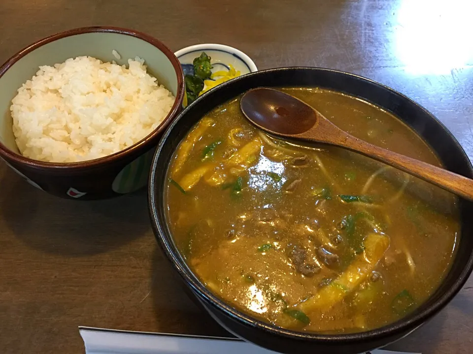 Snapdishの料理写真:松月 カレー蕎麦とライス|うえのぶさん