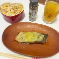 Snapdishの料理写真:しゃけオリーブ|原裕美子さん