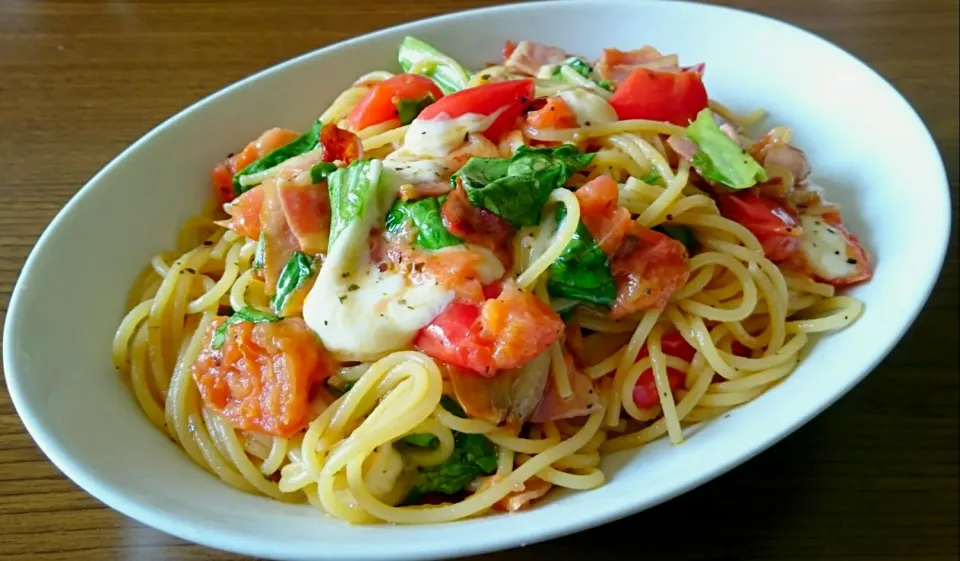 トマト🍅＆モッツァレラ＆ベーコンのレモンソースパスタ🍝🍝😄|Yukiさん