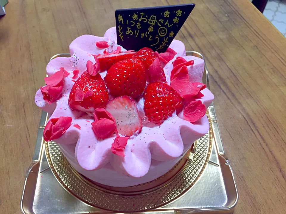 Snapdishの料理写真:１日早い母の日ケーキ🌹|himeさん