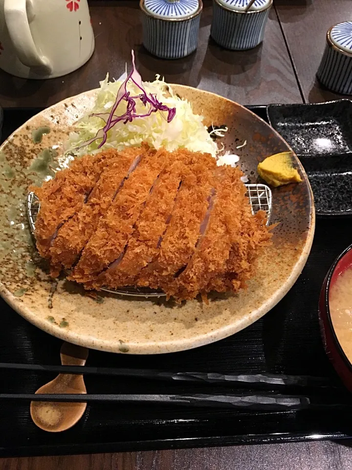 Snapdishの料理写真:特上ロースカツ定食|ymskt33さん