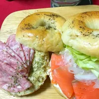 Snapdishの料理写真:ニューヨークスタイル・ベーグルサンドイッチ😎New York style bagel sandwich!!