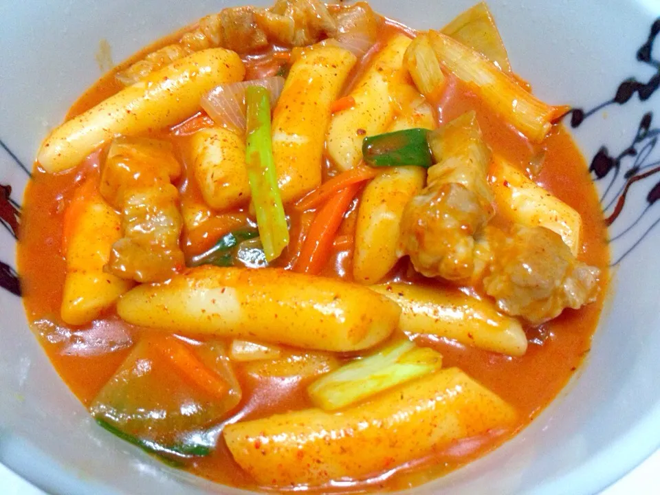 Korean rice cakes with pork belly (Ddeokbokki)|Emmaさん