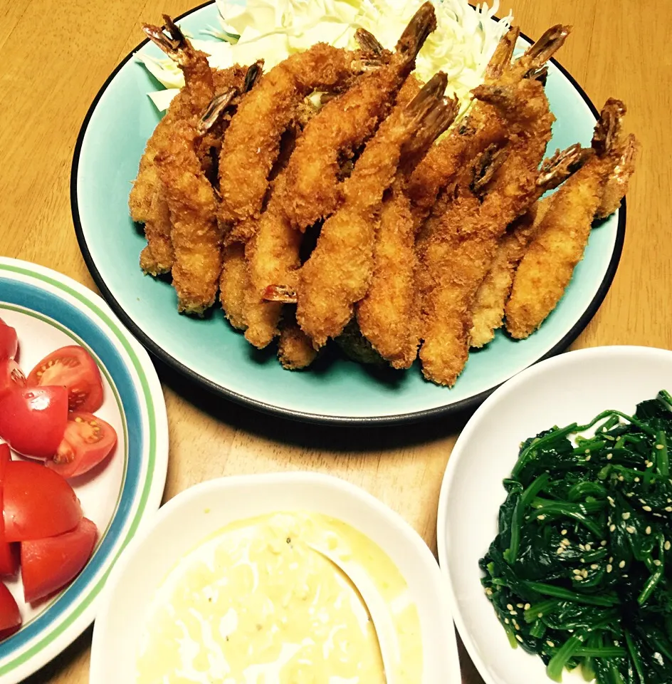 オカンのエビふりゃー🍤  エビが70匹も入って1998円だったがね〜‼️ って、数えたんかーい🤔🤔🤔|BUBUさん