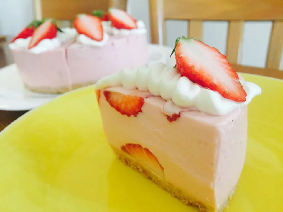 いちごレアチーズケーキ🍓🍰|きみぷさん