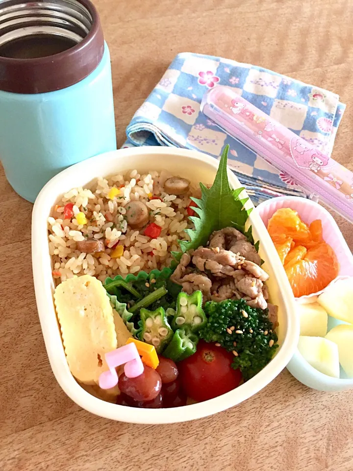 Snapdishの料理写真:ピラフと豚肉の甘辛シソ炒め弁当|Sakikoさん