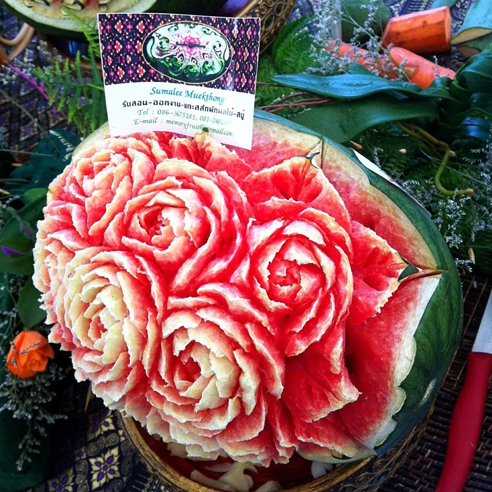 Snapdishの料理写真:Watermelon carving 
#thaiart #handmade #eatinthai|Eat in Thaiさん