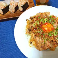 Snapdishの料理写真:豚すき焼き風うどん＆ミニおにぎり♡|♡MAMI♡さん