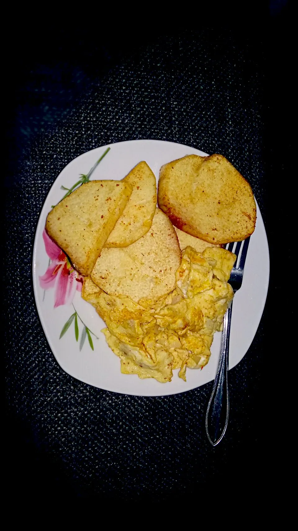 Snapdishの料理写真:fried yam and eggs #foodie|Joan Akpurhieさん