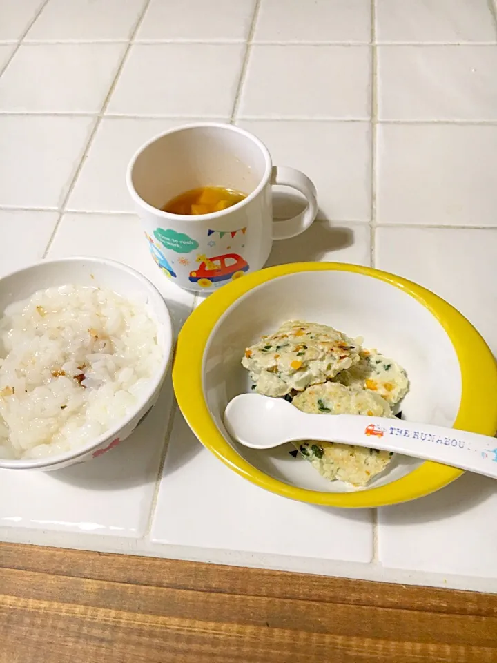 Snapdishの料理写真:離乳食 後期 夜ごはん
＊おかかごはん
＊豆腐ハンバーグ
＊かぼちゃときのこの味噌汁|さとみさん