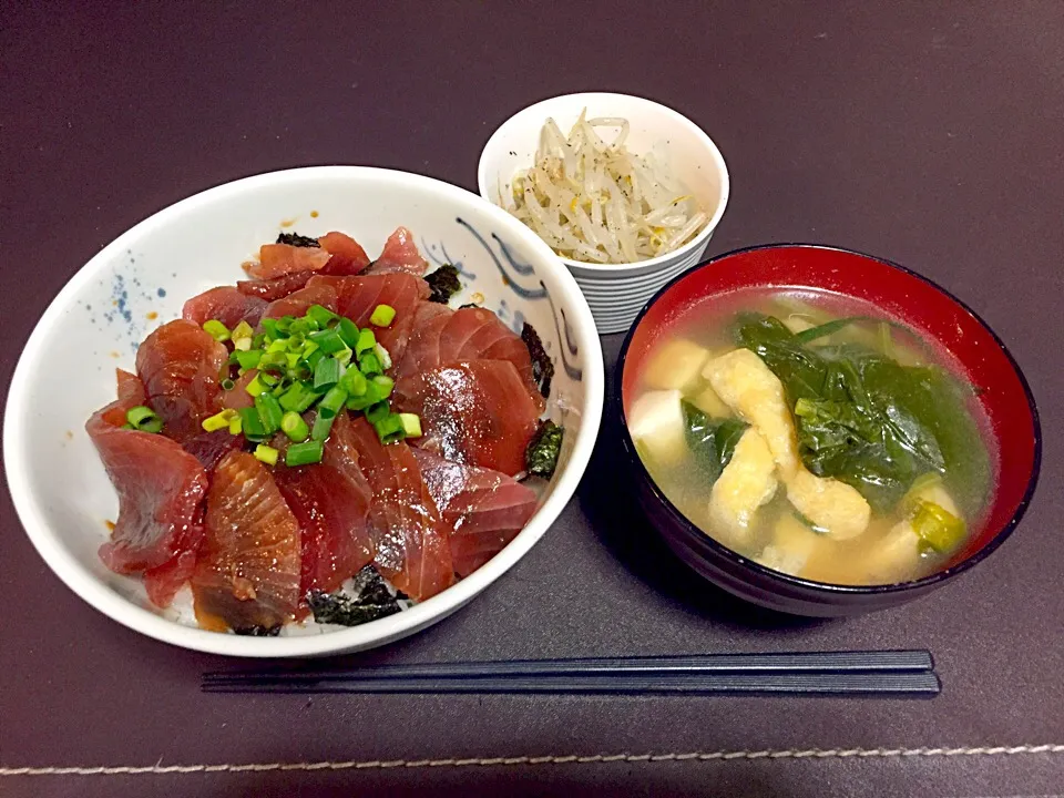 マグロ漬け丼ともやしのナムル|わいわいさん