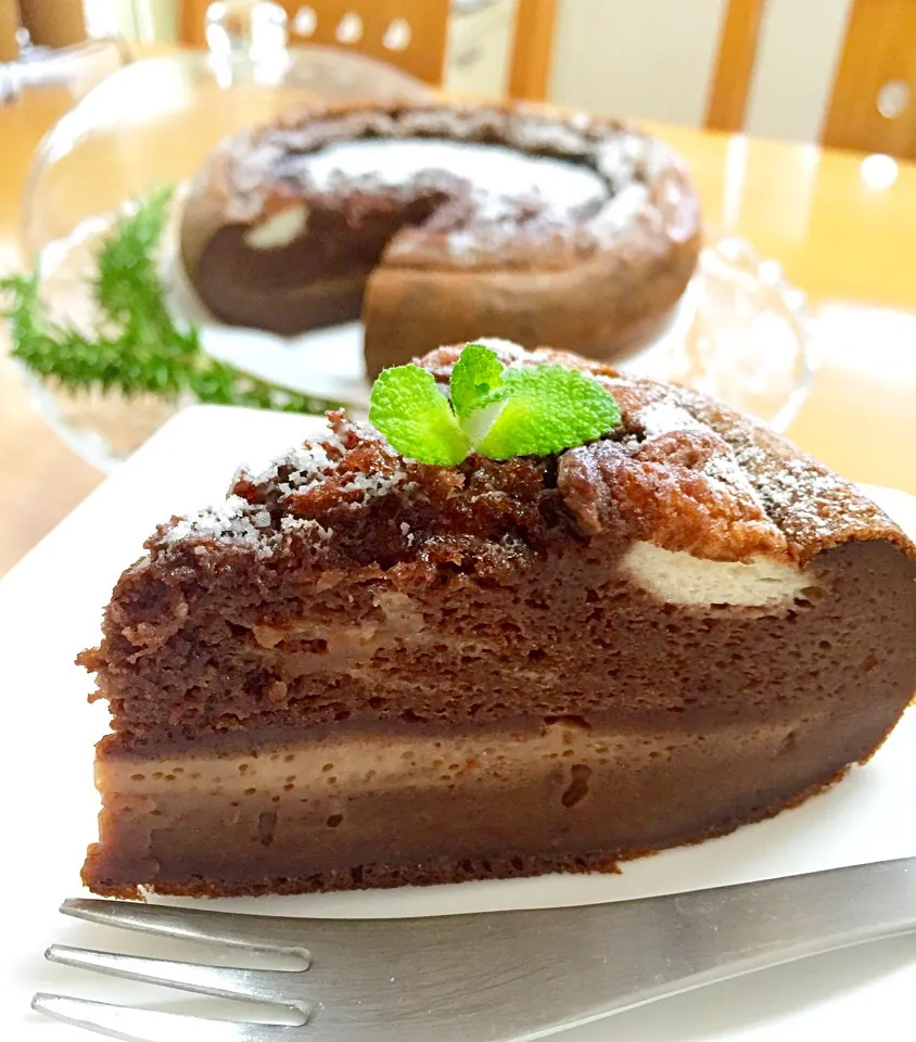 ホットケーキミックスで簡単
炊飯器でココアのマジックケーキ😋|あつみんさん