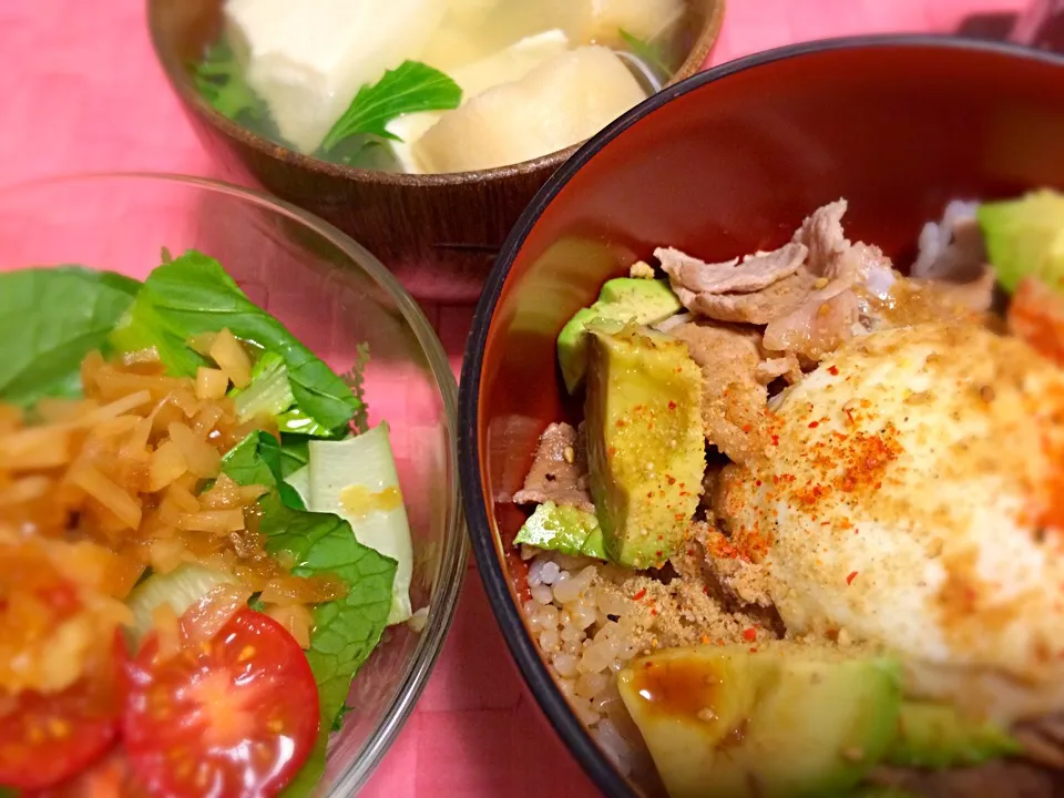 豚丼、サラダ、豆腐スープ|江坂慎子さん