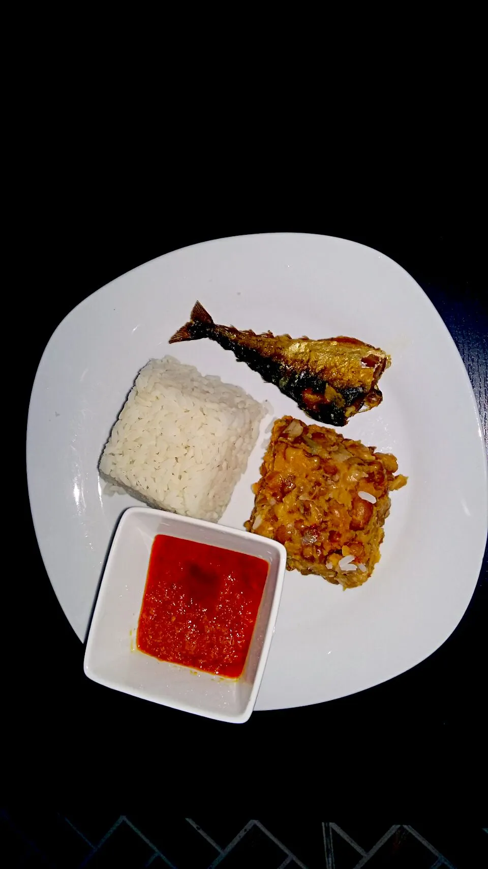 white rice, beans, ofada stew and fried mackerel fish #rice #ofadastew #beans #snapdish #foodie|Joan Akpurhie Oghosheさん