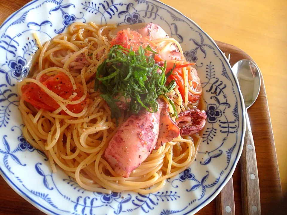 グルメ醤油で小イカとトマト
大葉の香りパスタ*\(^o^)/*|愛ママさん