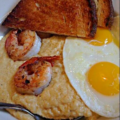 💞💕Mother's Day 2016 Food Round Up💕💞
Shrimp with Southern Cheese Grits, Sunny Side Up Eggs & Toast 💕💕💕💕💕💕
#Mother's Day 💐 #Breakfast/Brunch 🍳 
 #Seafood #Main di|Alisha GodsglamGirl Matthewsさん