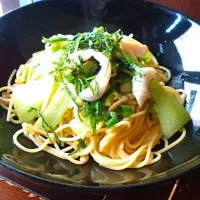 Snapdishの料理写真:槍烏賊とチンゲン菜と大葉のバター醤油パスタ|Jetexasさん