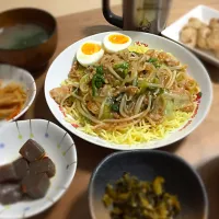 夜ご飯
･あんかけ焼きそば
･ピリ辛こんにゃく
･きんぴらごぼう
･高菜煮
･わかめスープ
･鶏皮|さきちゃんさん