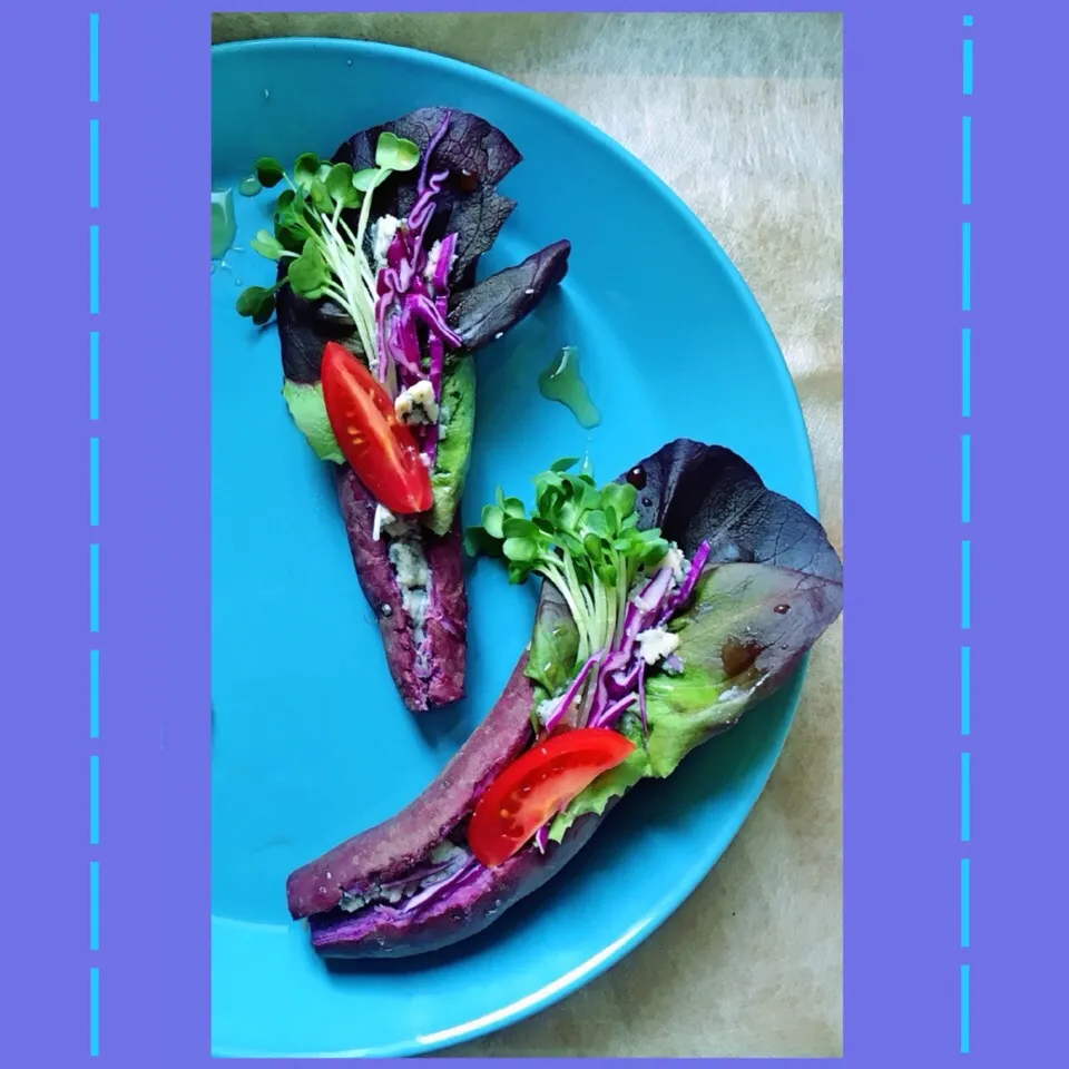 Snapdishの料理写真:紫芋とゴンゴンゾーラのサラダ《ホットドッグ風》【Purple sweet potato and Gorgonzola salad / hot dog style】|izoomさん