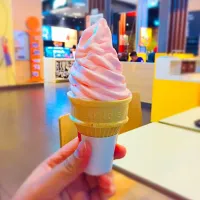 Snapdishの料理写真:lychee ice cream!|Nanaradiha Jafriさん