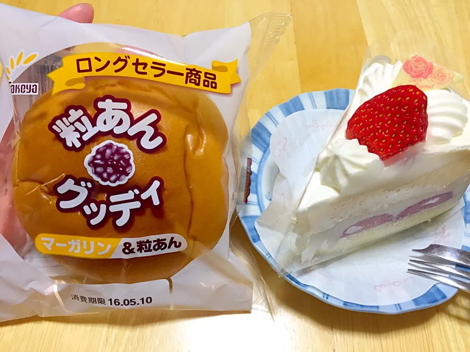 実家（秋田）に帰ってきて食べたかったパン❤️とお母さんが買ってきてくれたケーキ😋|Tomomi Booさん