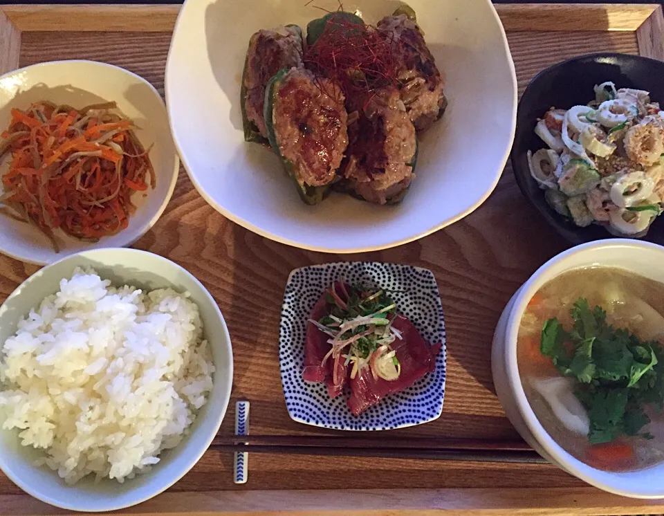 ピーマンの肉詰め

金平ごぼう

ちくわときゅうりの和風ツナサラダ

水餃子のスープ

鰹の刺身|ayumiさん