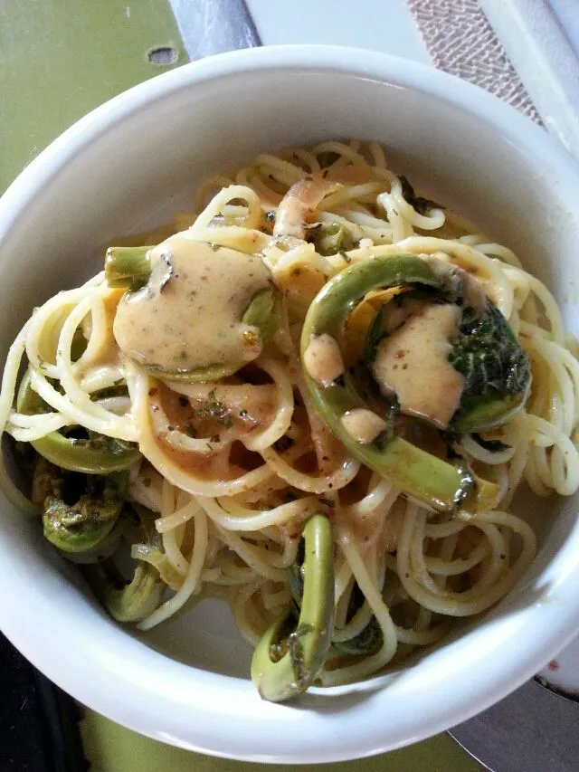 spaghetti with greengoddess sauce and a special drizzle of my own umami aioli.|Polly Gelfusoさん