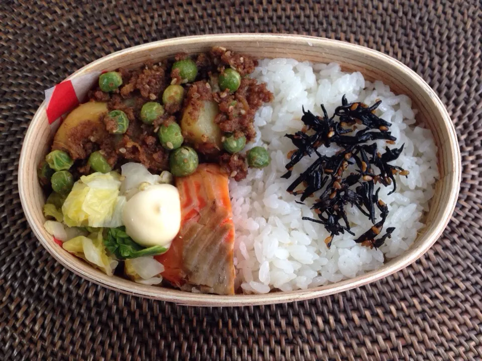 新ジャガそぼろ煮弁当|*なおみん*さん