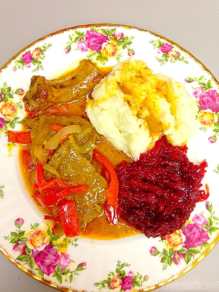 Ribs and pork in sweet and spicy sauce with peppers and onions sided with butter mash potatoes and beets.|CookingWithLoveさん