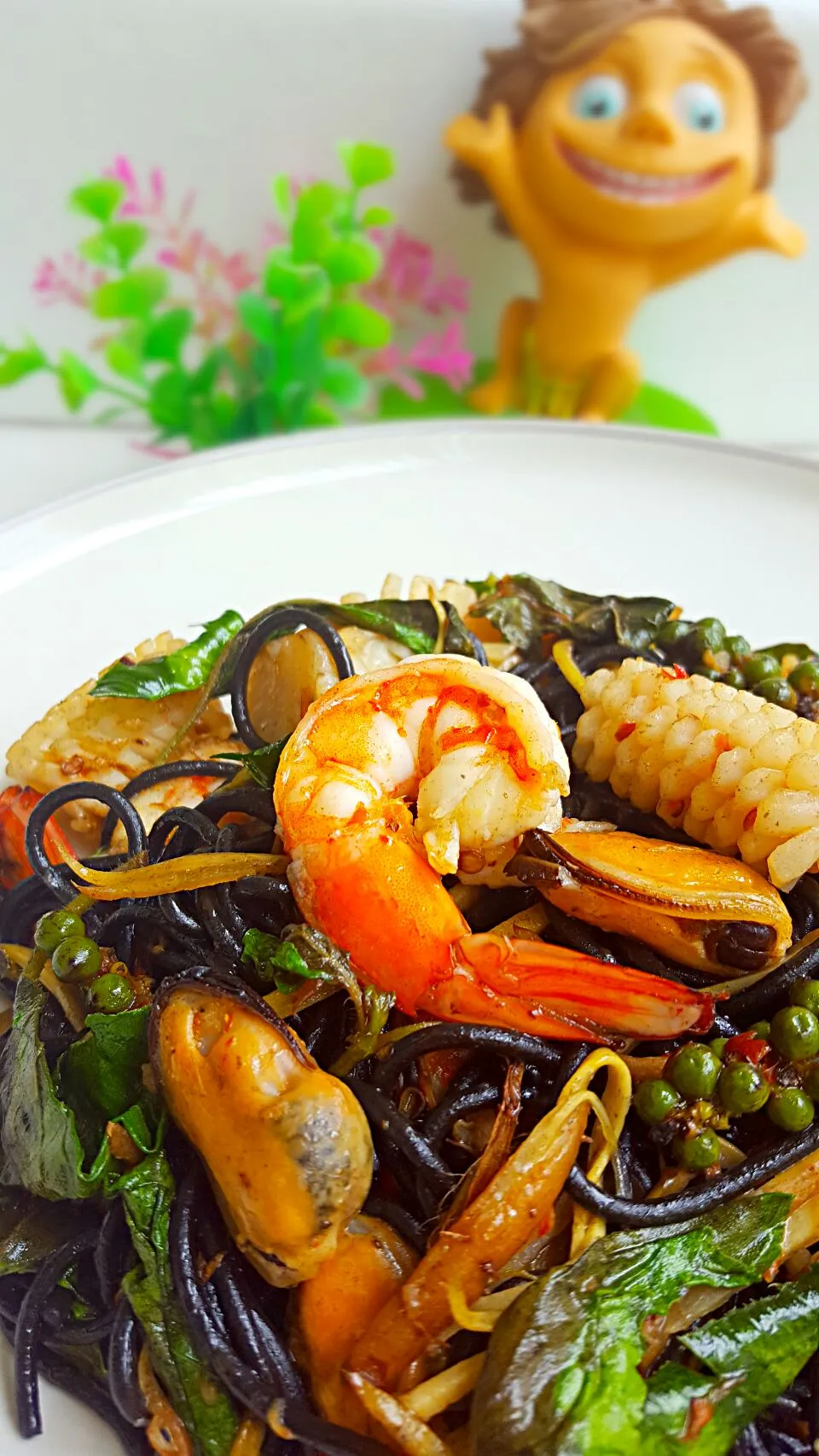 "สปาเก็ตตี้เส้นดำผัดฉ่าทะเล" 🐙🐌🍤
(Squid Ink Spaghetti spicy fried seafood)
หลังจากไปกินมา วันนี้เลยลองทำซะ 😆
อร่อยเบยกัฟท่าน...😋😋😋|🌴Papa Naughty...(new id)🍹さん