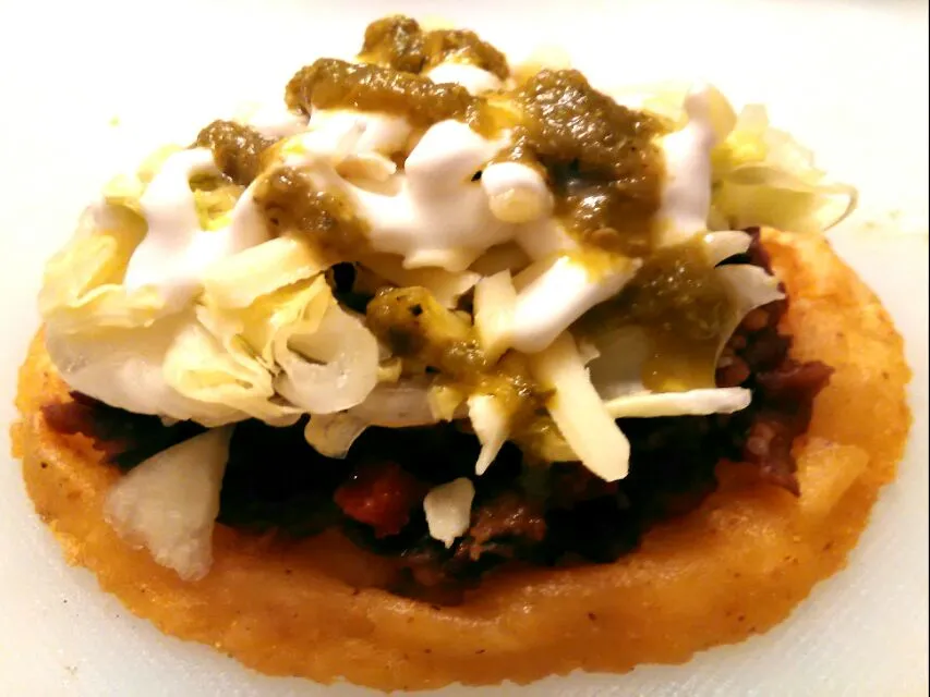 Snapdishの料理写真:sopes de chorizo #sopes #chorizo #Mexican cuisine #Cocina mexicana #Cuisine mexicaine #Mexikanische Küche|Jorge Bernal Márquezさん