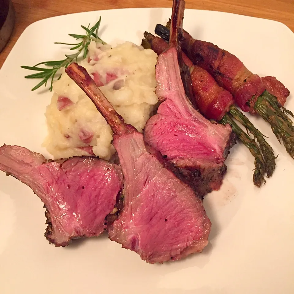 Lamb, mashed potatoes & bacon wrapped asparagus|ivanさん