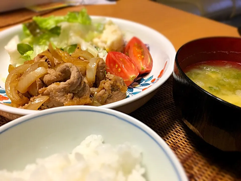 Snapdishの料理写真:生姜焼き定食|takbeeさん