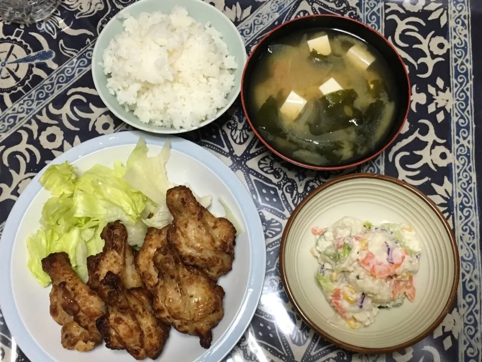 Snapdishの料理写真:私が料理した夕食です(*^_^*)   저는 요리하는 것을 좋아해요.  たんぱく質や野菜中心のメニューを心掛けてます(^o^)  채소 너무 좋아해요.  我喜歡蔬菜。  #요리 #채소 #밥해주세요  #做菜 #蔬菜  #cooking #Vegetables #légumes|まりっぺさん