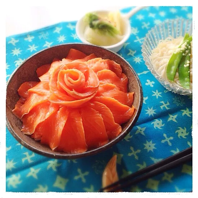 サーモン丼♡|miffy・x・さん