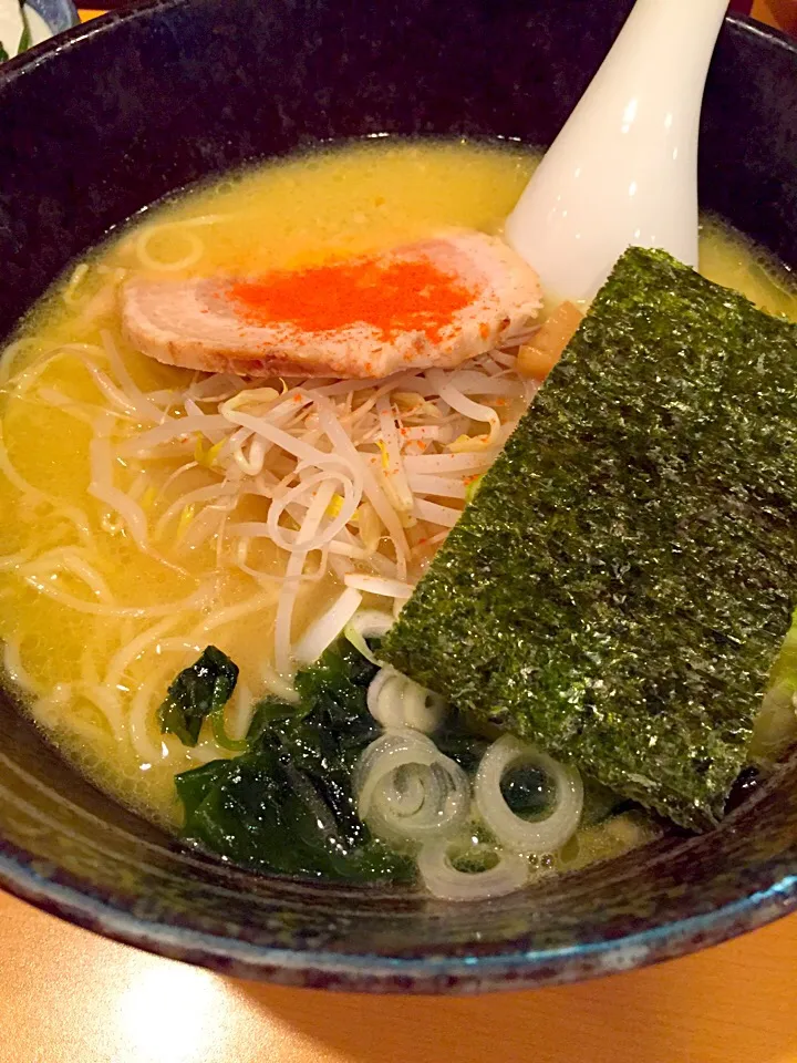 開店早々に入ったラーメン屋さん。メチャクチャスープ薄いんですけど(泣)。|Kunisanoさん