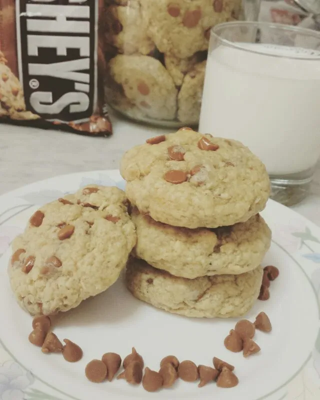 Cinnamon chip banana oatmeal cookie

Ingredients

2 C. flour
1 tsp. salt
1/2 tsp. baking soda
1/2 tsp. baking powder
1/2 tsp. cinnamon
3/4 C. butter, softened
1|Sofie's Kitchenさん