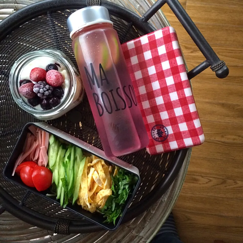 お弁当
ヘルシーサラダ
ヨーグルト
デトックスウォーター|Naoさん