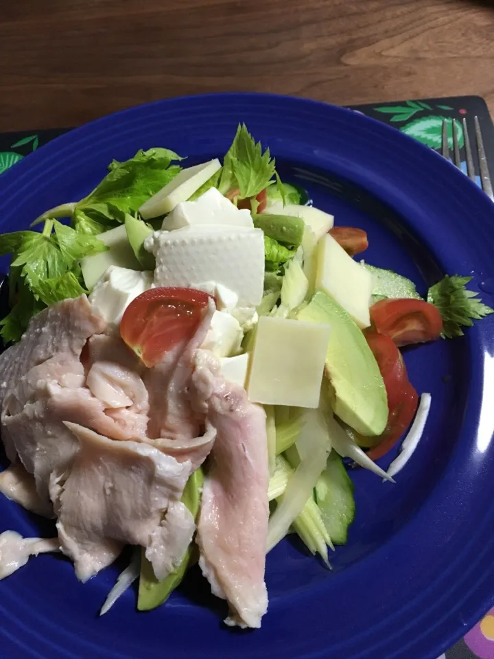 鳥ハムとお豆腐、チーズもトッピングして山盛りサラダ|myuさん