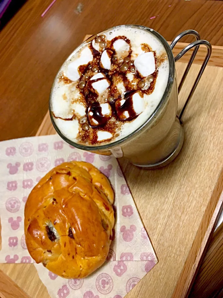 あさごはん
＊マシュマロカフェモカ
＊レーズンパン|吉川 さおりさん