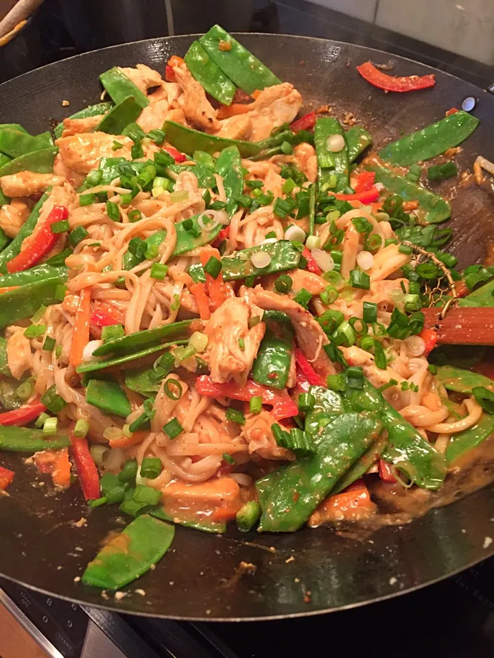 Thai Chicken and Veggies in Spicy Peanut Sauce|K Goodnessさん